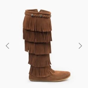 Minnetonka 5-Layer Fringe Boots 8